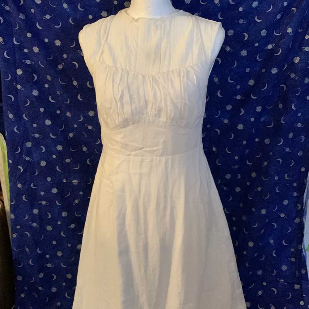 Elegant White Sleeveless Mini Dress